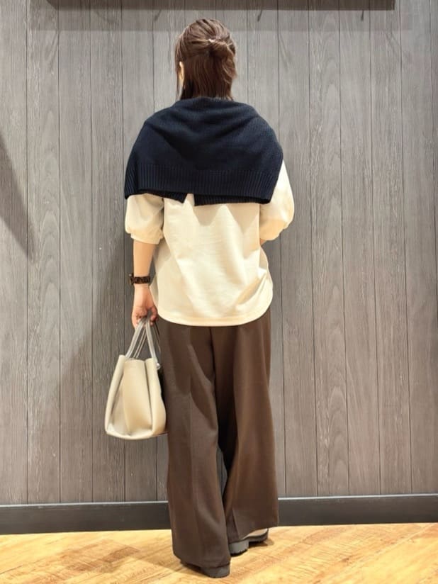 meiさんの「SHOO･LA･RUE｜【洗濯機可/S-LL】キーネックでお顔周りすっきり ざっくり編みカーディガン」を使ったコーディネート