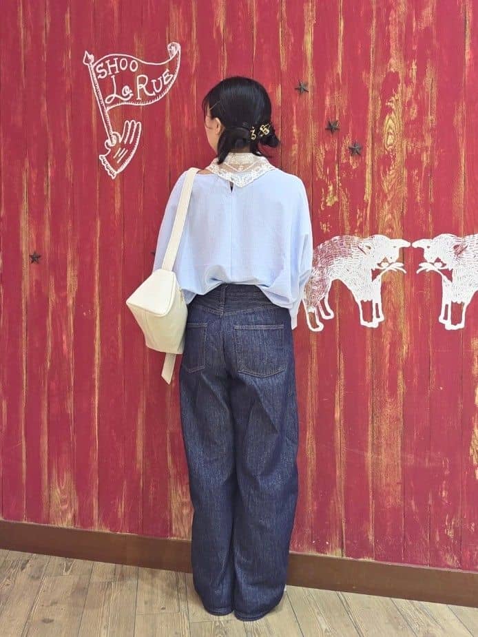 remiiiさんの「SHOO･LA･RUE｜【着丈選べる/体型カバー/洗濯機可】さらさらとろん ドルマンブラウス」を使ったコーディネート