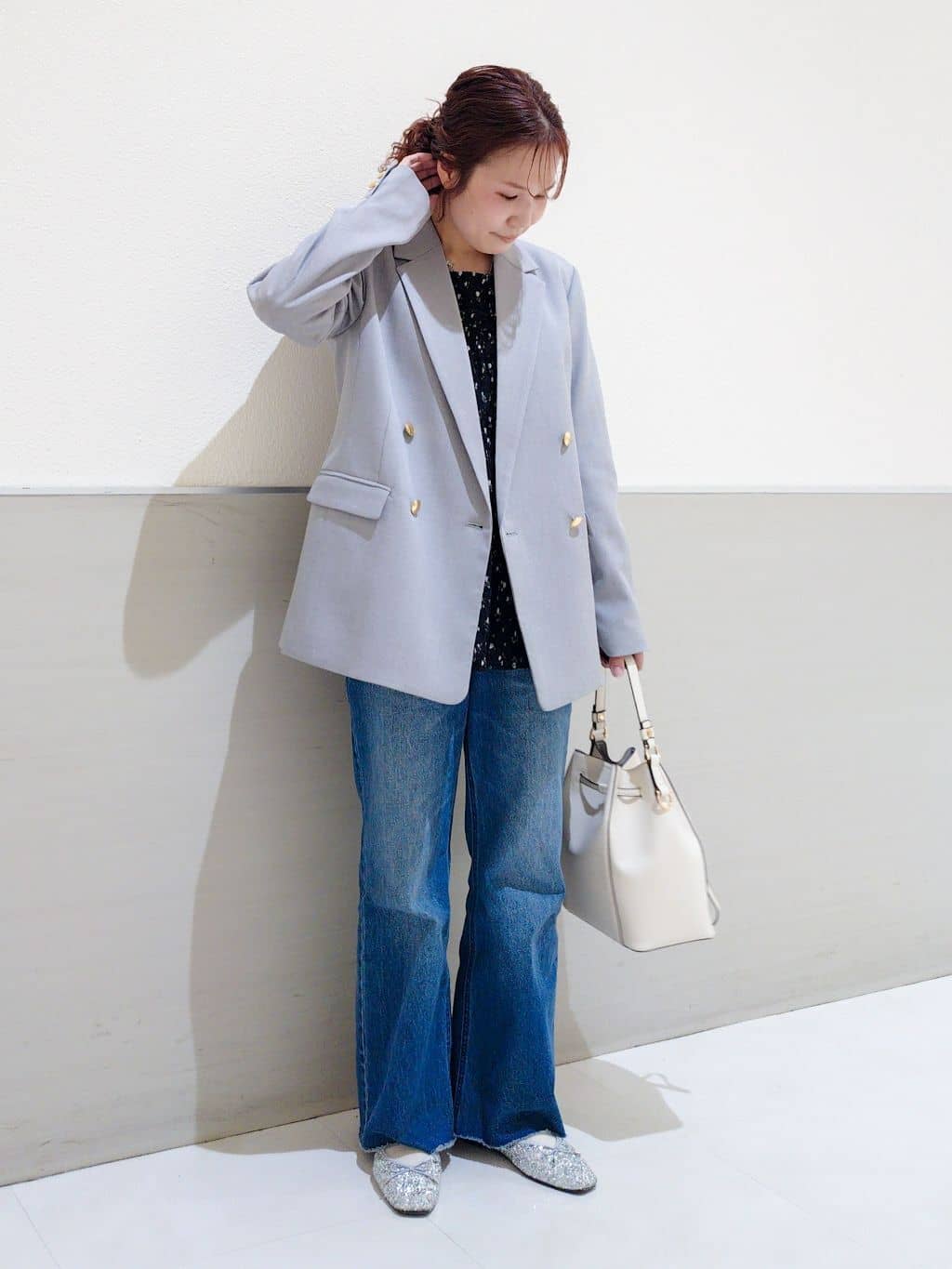 maruさんの「THE SHOP TK｜【通勤にもデイリーにも】CAVIAN 金ボタンダブルブレストジャケット」を使ったコーディネート