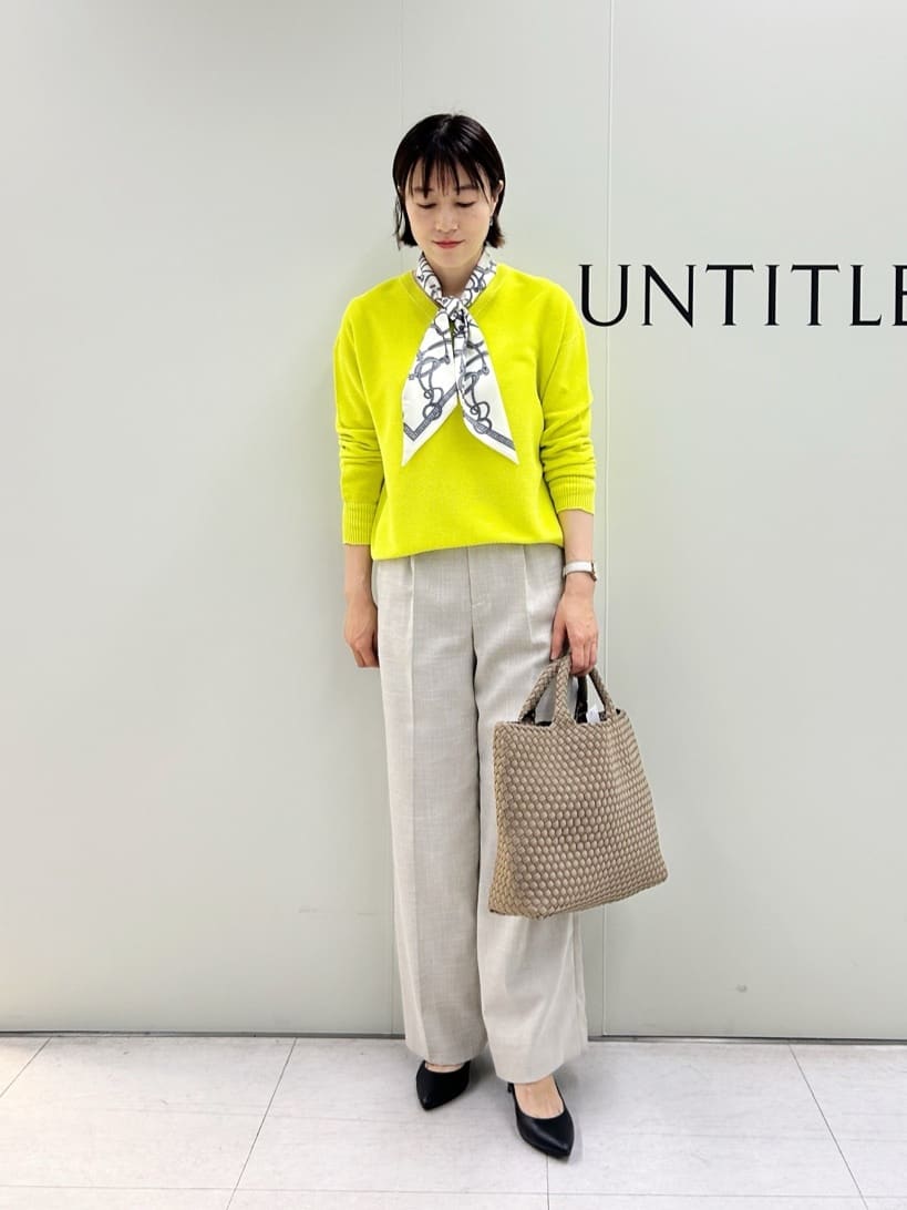 Mikiさんの「UNTITLED｜【7色展開/洗える/程よい透け感】ドライタッチVネックニット」を使ったコーディネート