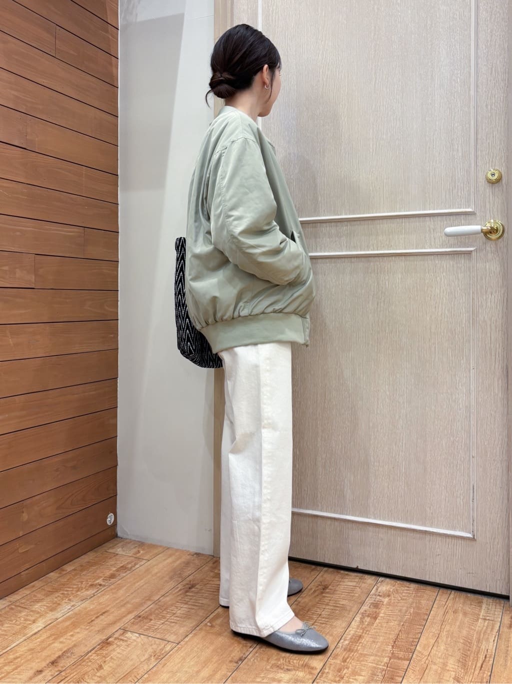 なみさんの「SHOO･LA･RUE｜【S-LL】大人も取り入れやすい BIGシルエット MA－1ブルゾン」を使ったコーディネート