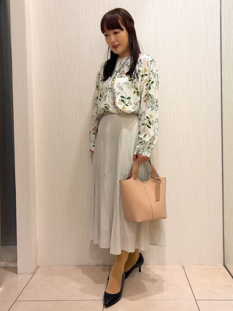 SAHOさんの「UNTITLED｜【花柄/洗える】ボタニカルブラウス」を使ったコーディネート