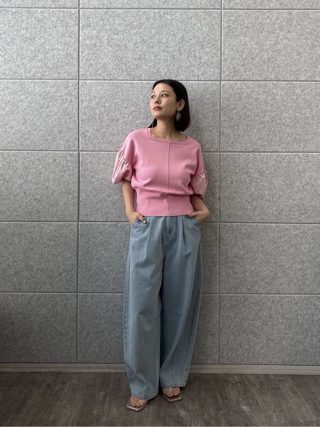 ayanoさんの「INDIVI｜ドッキングパフスリーブニット」を使ったコーディネート