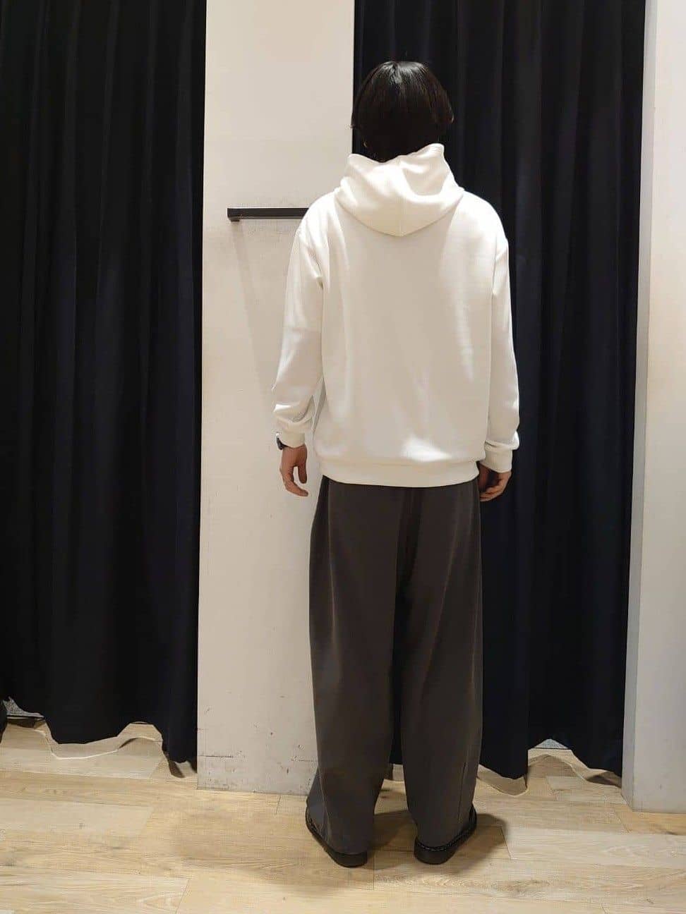 Fさんの「THE SHOP TK｜【大人の休日スタイルにはこれ！】フロントチェック柄ニットパーカ　洗濯機OK」を使ったコーディネート
