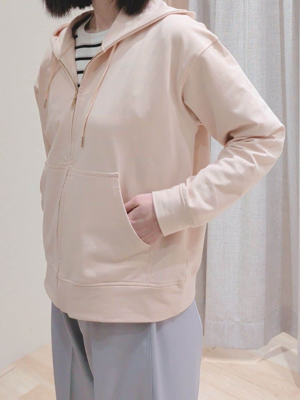 Yuiさんの「grove｜【シリーズ累計36万枚/UVカット・ひんやり・洗濯機OK】やわらかドライタッチ 五分袖クルーネックニ」を使ったコーディネート