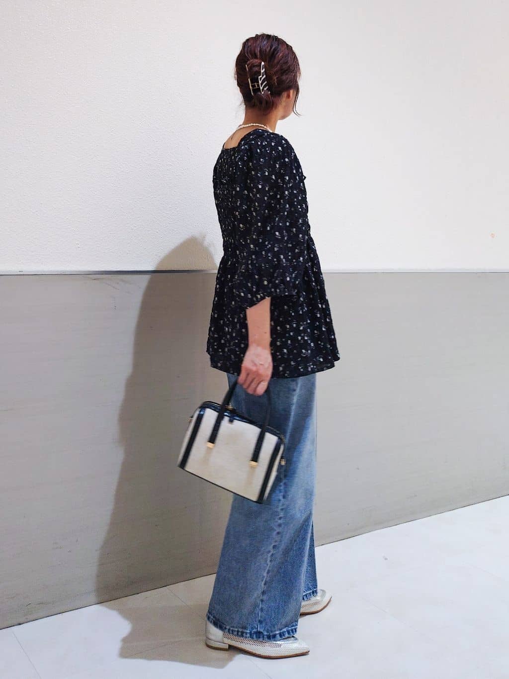 maruさんの「THE SHOP TK｜大人のフェミニンスタイルに 花柄楊柳シャーリングブラウス」を使ったコーディネート