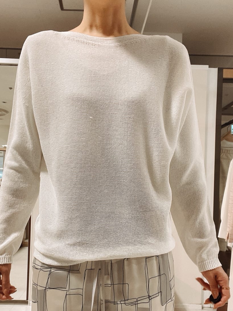 IWAMOさんの「UNTITLED｜【8色展開/程よい透け感】ドライタッチボートネックニット」を使ったコーディネート