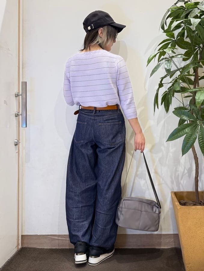 misakiさんの「SHOO･LA･RUE｜【SHOO・LA・RUE DENIM/高レビュー】ゆるっと決まる こなれカーブデニムパンツ」を使ったコーディネート