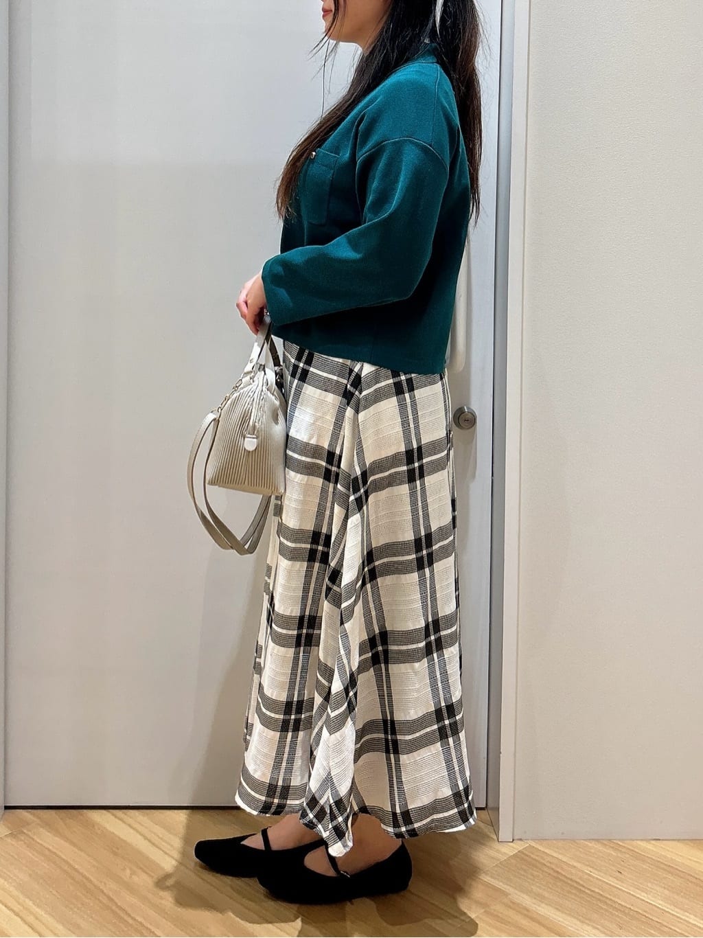 みいさんの「grove｜高評価！一枚でも羽織でも、大人のTOPS風カーディガン」を使ったコーディネート