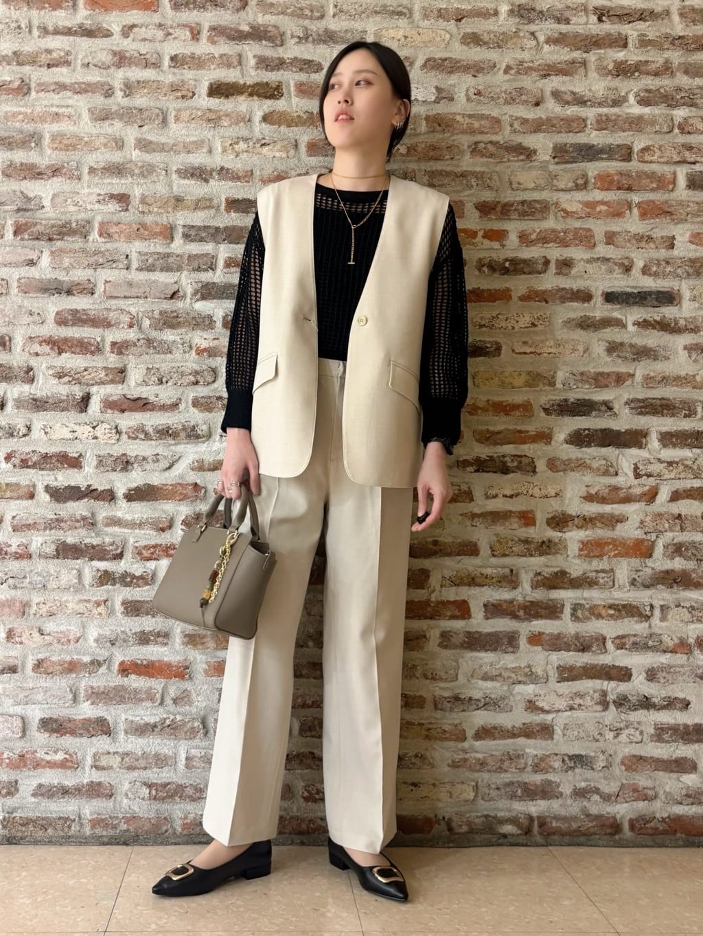 しばさんの「THE SHOP TK｜【通勤にもカジュアルにも】CAVIAN ジレ/セットアップ可」を使ったコーディネート
