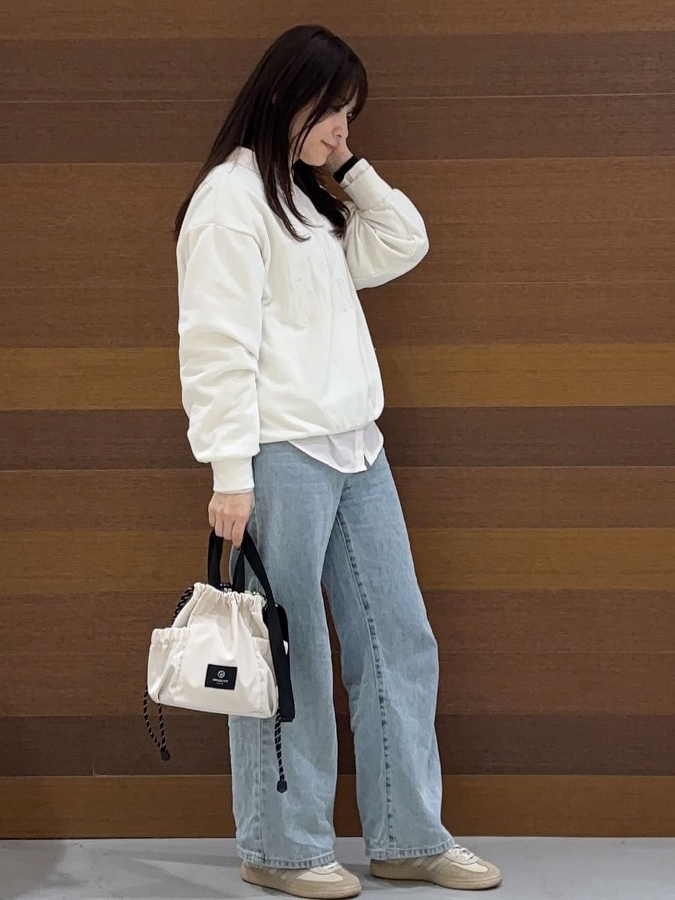 まみさんの「OPAQUE.CLIP｜ロゴ刺繍裏毛トップス【洗濯機OK】」を使ったコーディネート