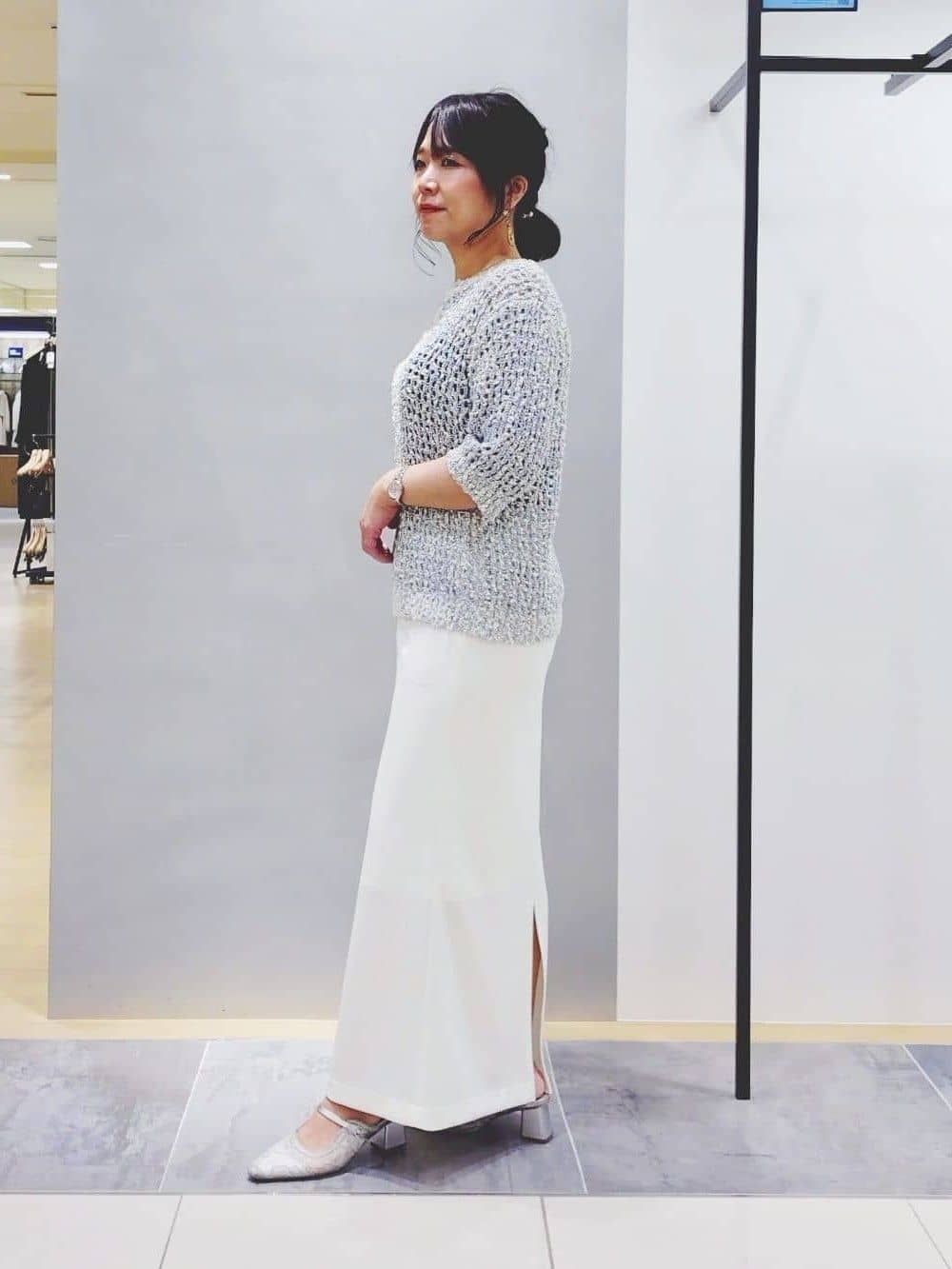 TOMOMIさんの「INDIVI｜【撥水/軽量】ミドル丈 ミニマルトレンチコート」を使ったコーディネート