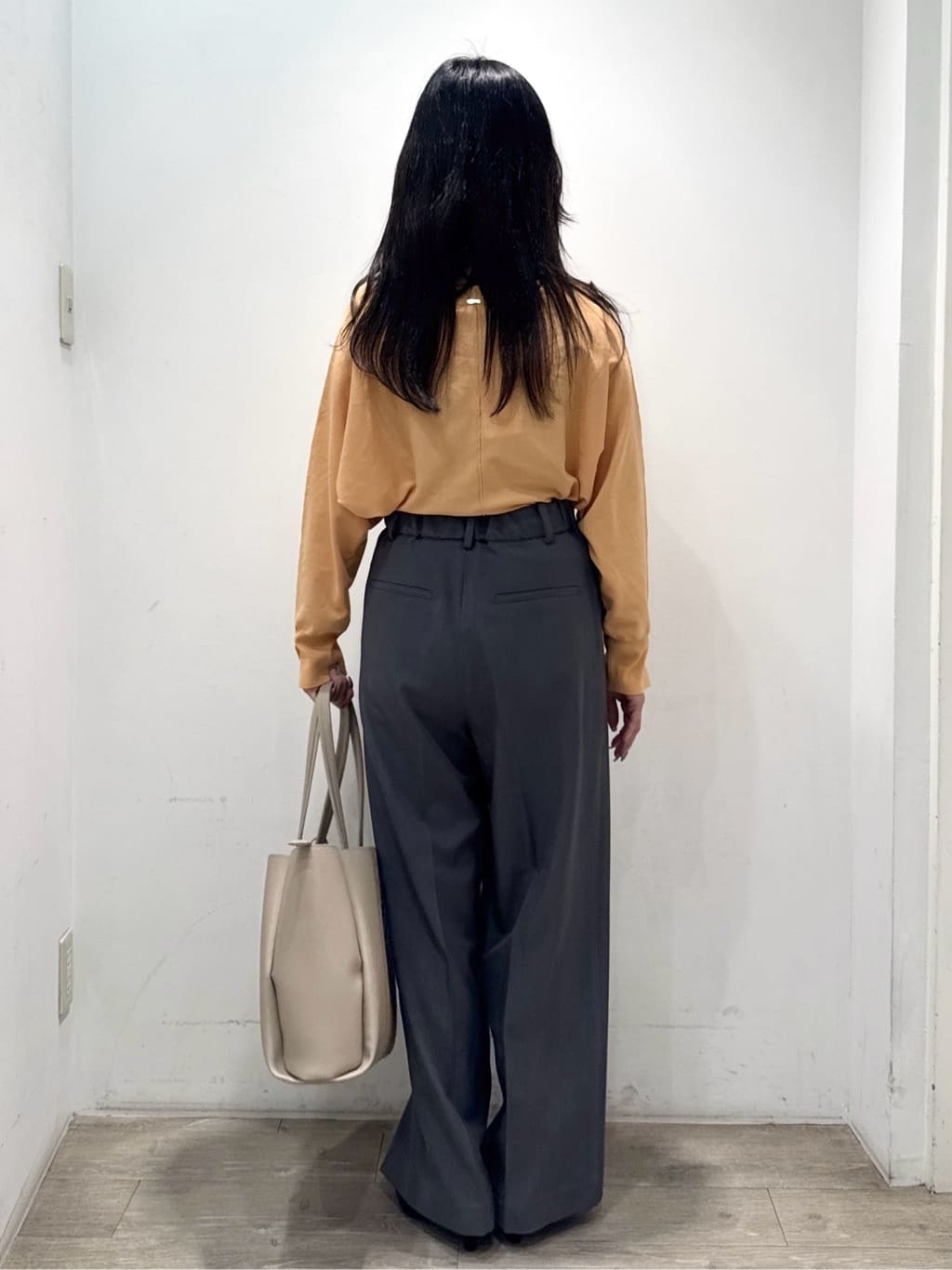 yuicciさんの「OPAQUE.CLIP｜リラクシードルマンスリーブニット【洗濯機OK／抗ピル】」を使ったコーディネート