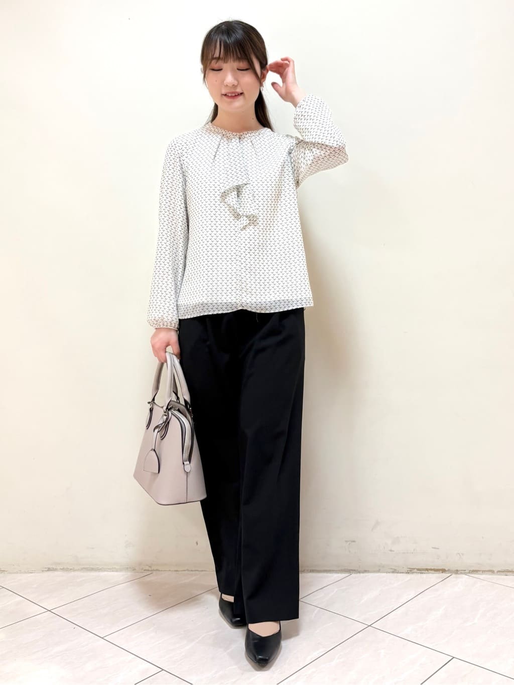 mikiさんの「Reflect｜【UVカット／接触冷感】フロントフリルシフォンブラウス」を使ったコーディネート