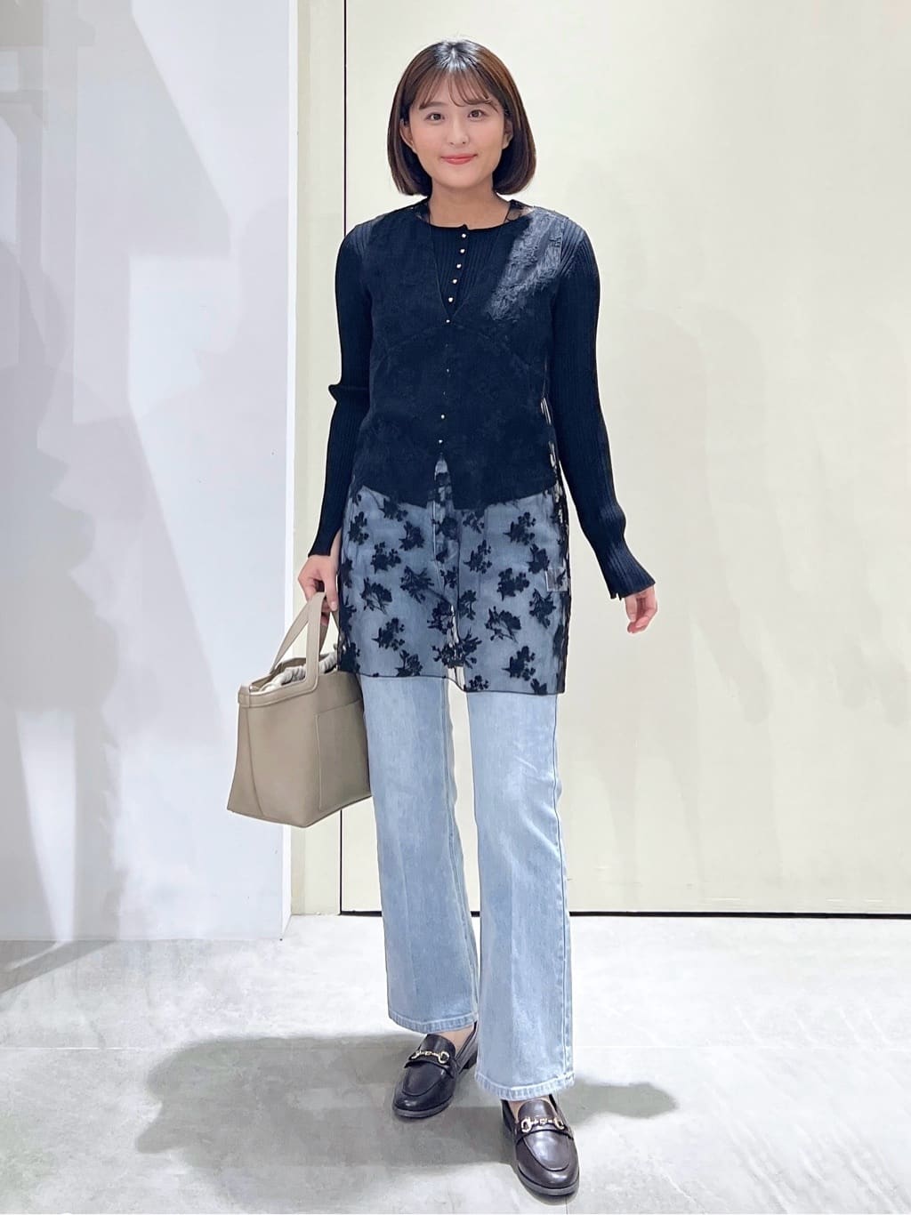 Unaさんの「OPAQUE.CLIP｜シアー刺繍チュニックブラウス【洗濯機OK】」を使ったコーディネート