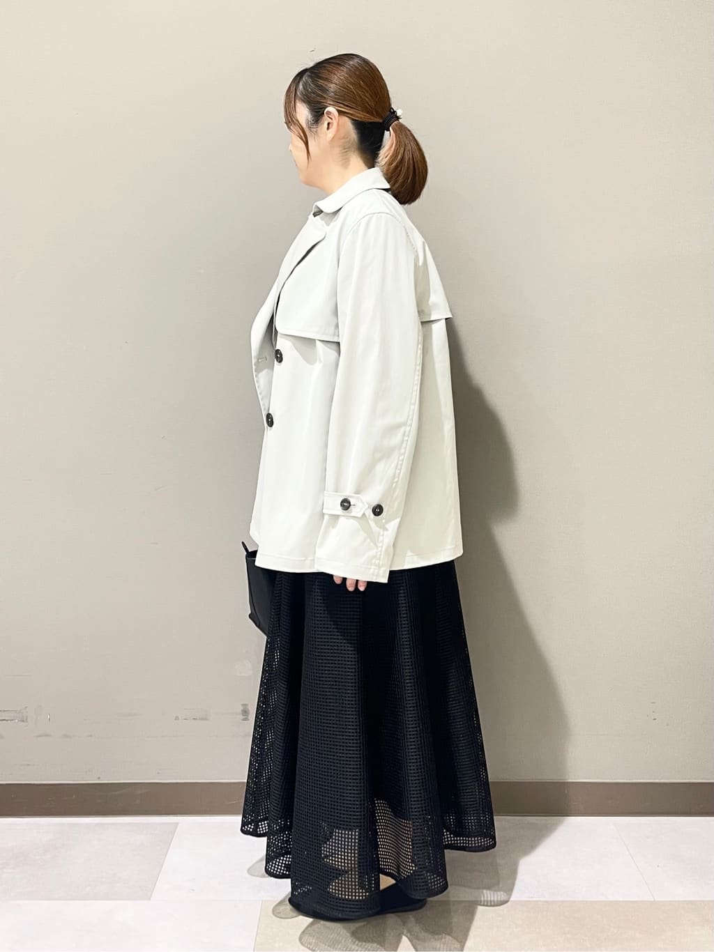 Tomoさんの「UNTITLED｜【定番人気/はっ水/洗える】タスランショートトレンチコート」を使ったコーディネート