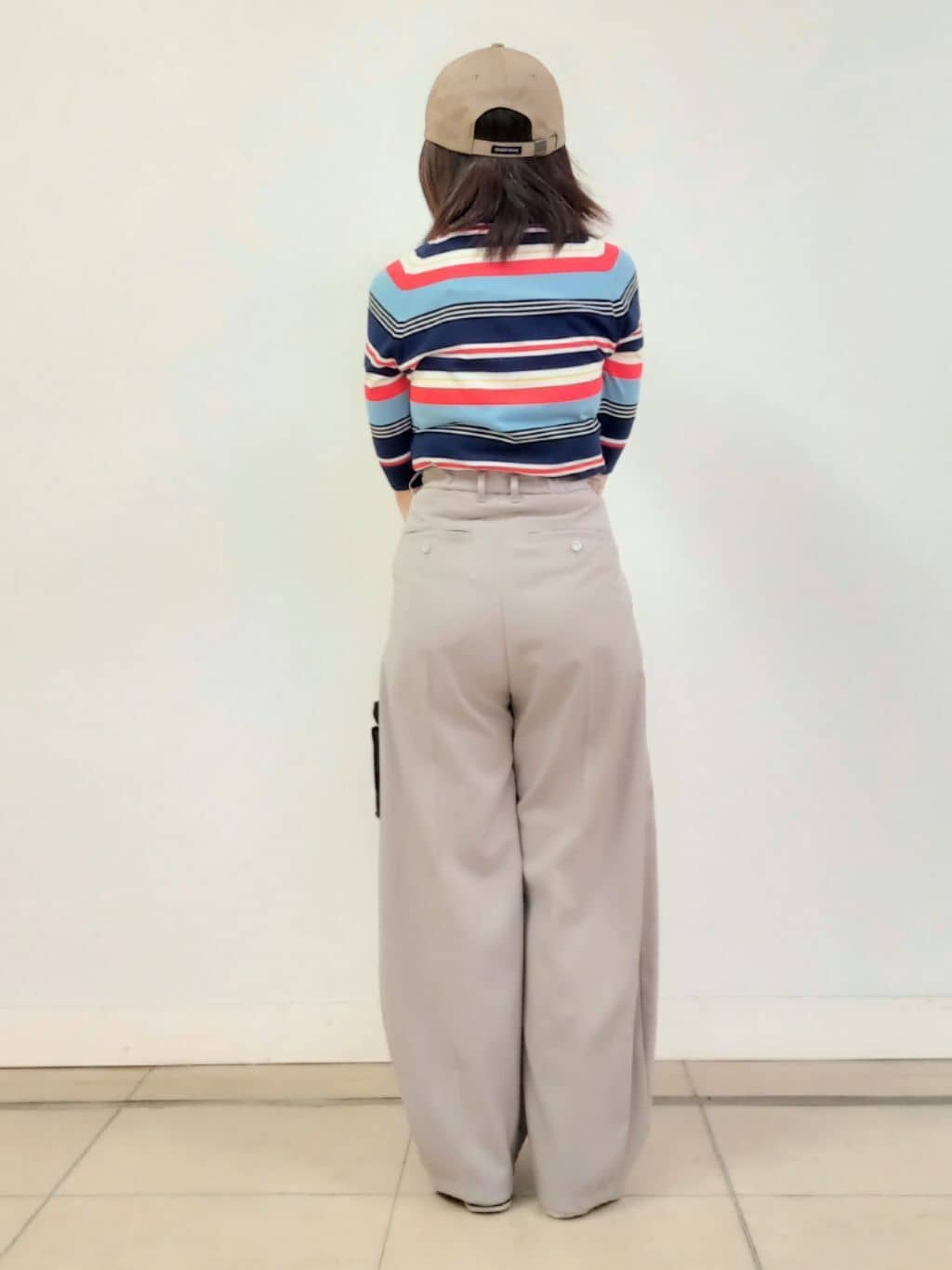 emiさんの「DRESSTERIOR｜【接触冷感/ウォッシャブル/otonaMUSE5月号掲載】カービーカーゴパンツ」を使ったコーディネート