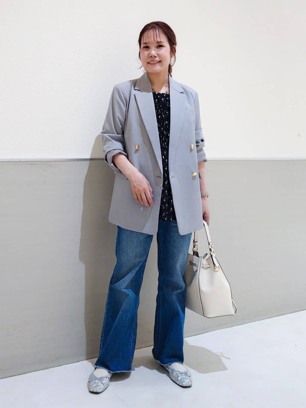 maruさんの「THE SHOP TK｜【通勤にもデイリーにも】CAVIAN 金ボタンダブルブレストジャケット」を使ったコーディネート