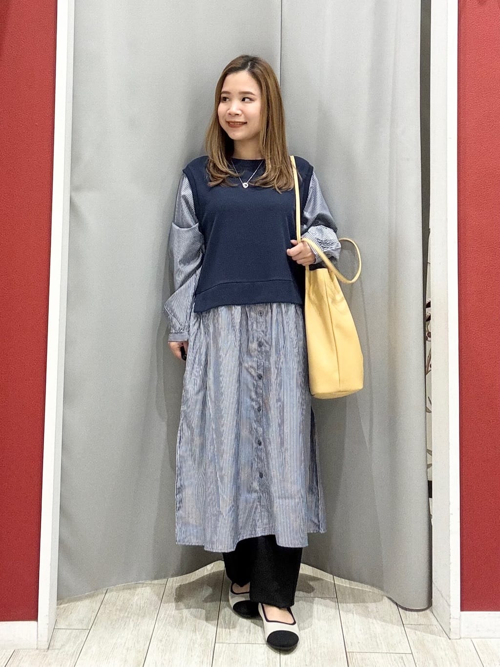 shioさんの「SHOO･LA･RUE｜【洗濯機可/UV】さらっとしたタッチが心地よい ショート丈 Vネックカーディガン」を使ったコーディネート