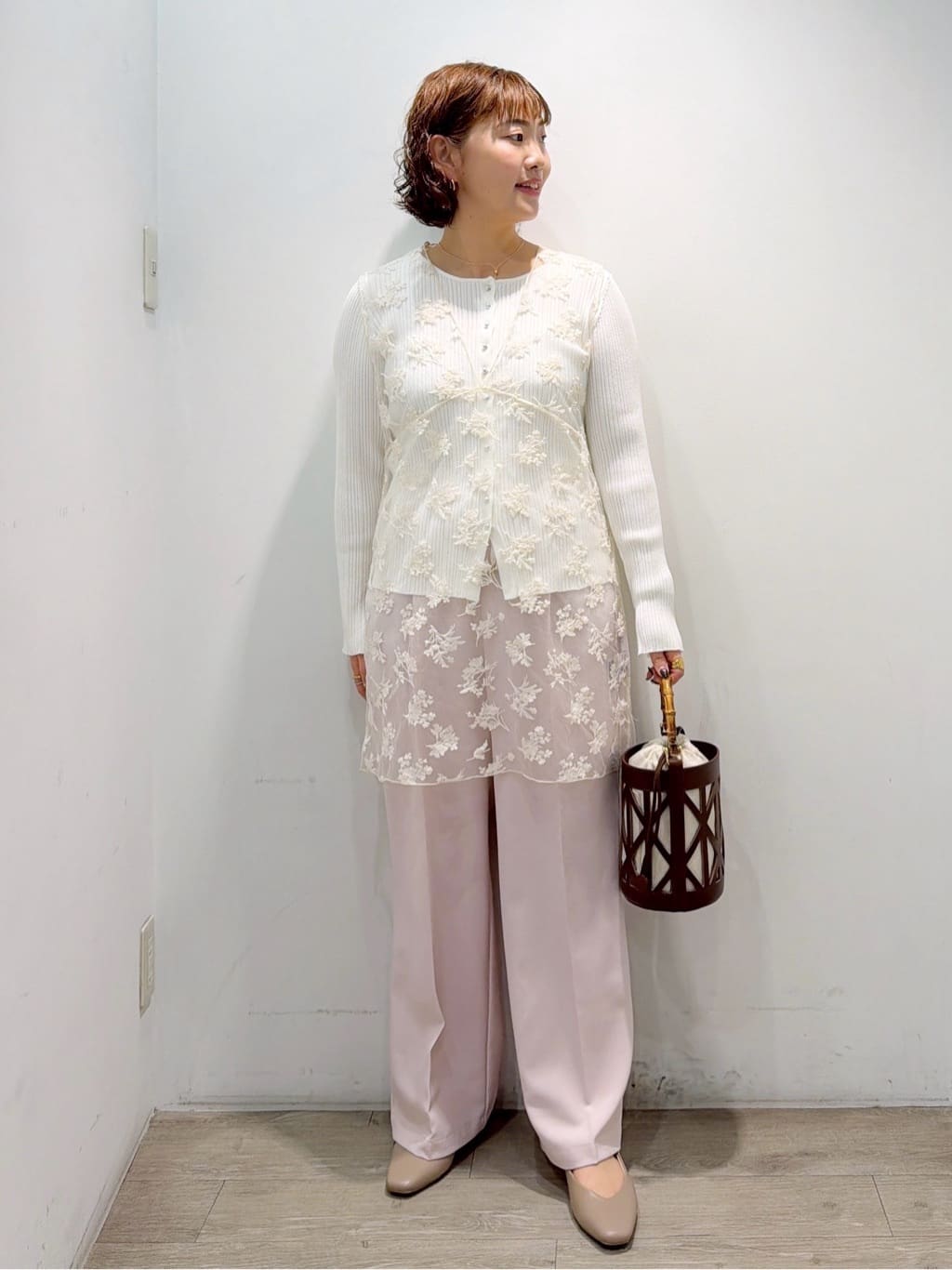 sumicaさんの「OPAQUE.CLIP｜シアー刺繍チュニックブラウス【洗濯機OK】」を使ったコーディネート