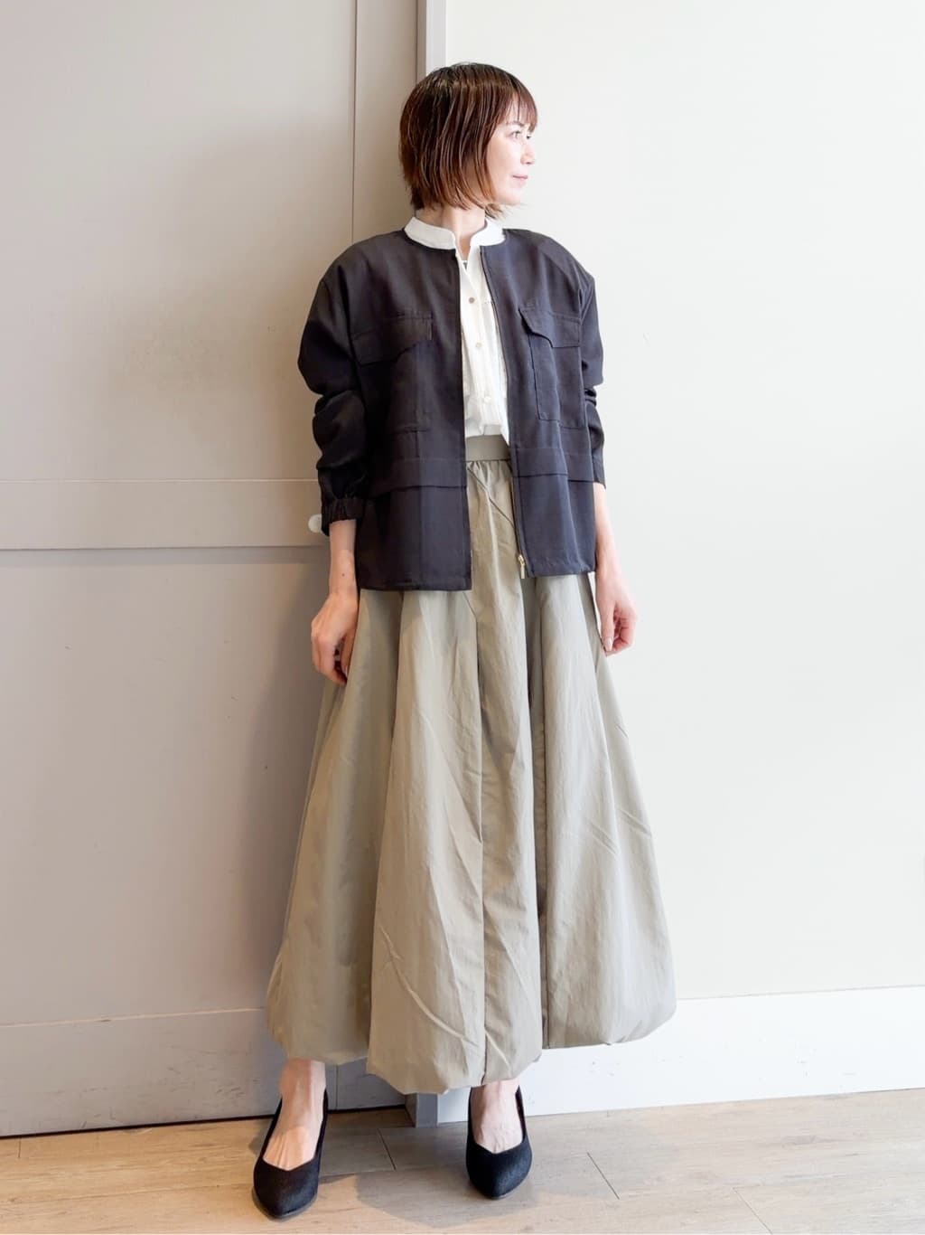 yamakoさんの「grove｜【貴島明日香さん着用】お仕事も普段も。今どきワークシャツブラウス」を使ったコーディネート
