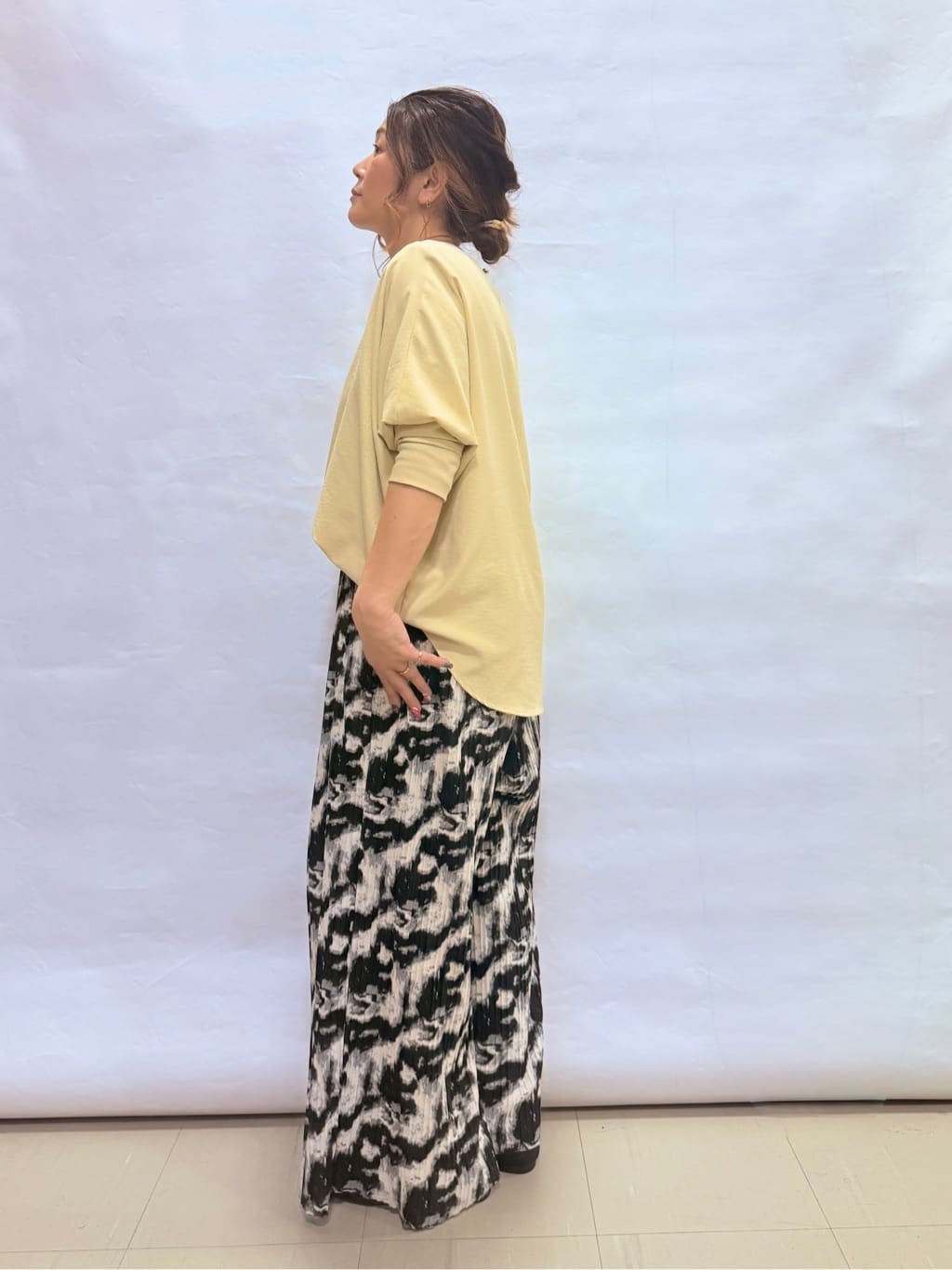 fuuさんの「SHOO･LA･RUE｜【S-LL/柄が選べる】ウエストゴムでらくちん 大人プリーツイージーパンツ」を使ったコーディネート