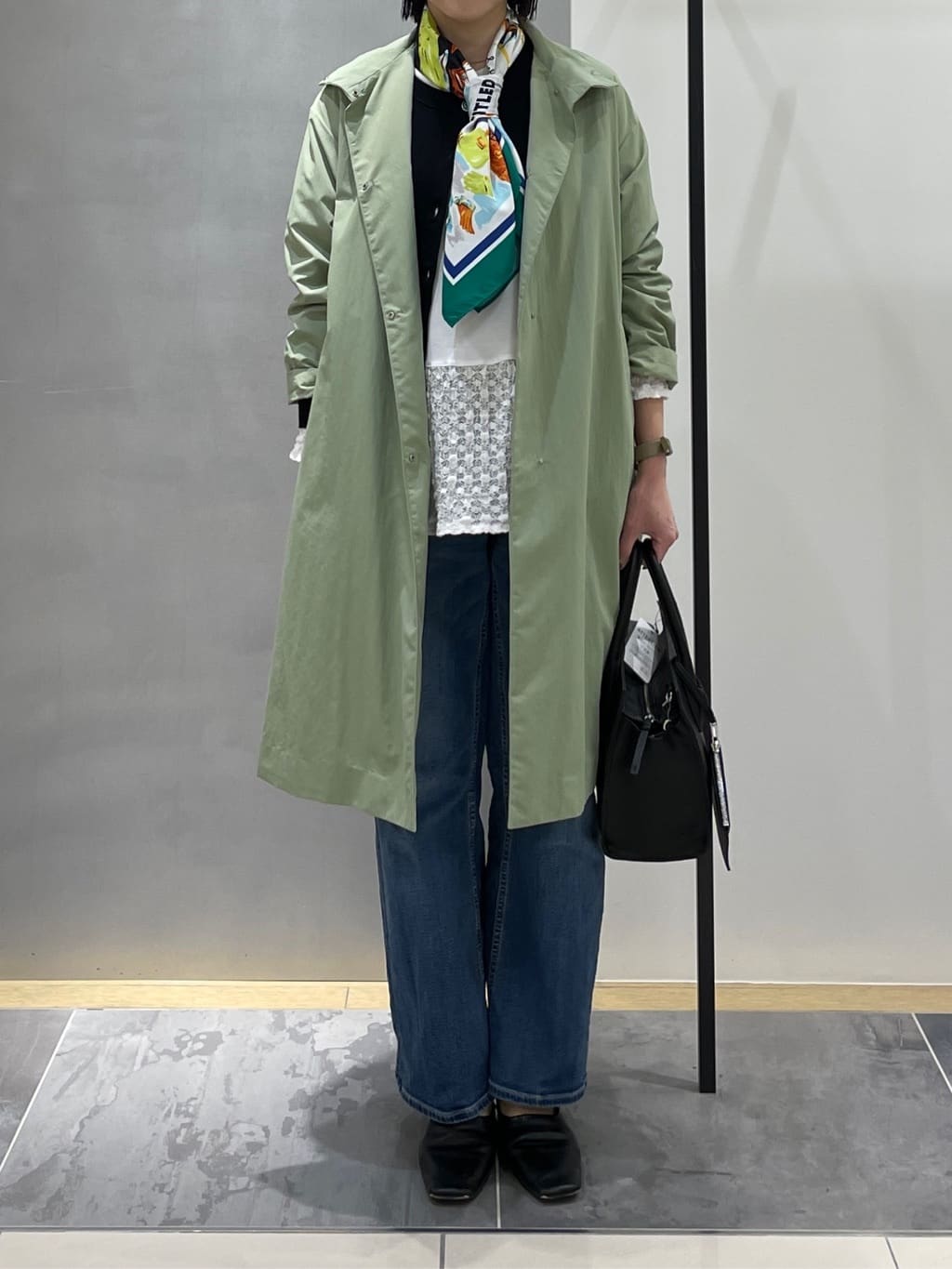 shihoさんの「INDIVI｜【洗える／前後2WAY／アンサンブル可能】ドルマンスリーブカーディガン」を使ったコーディネート