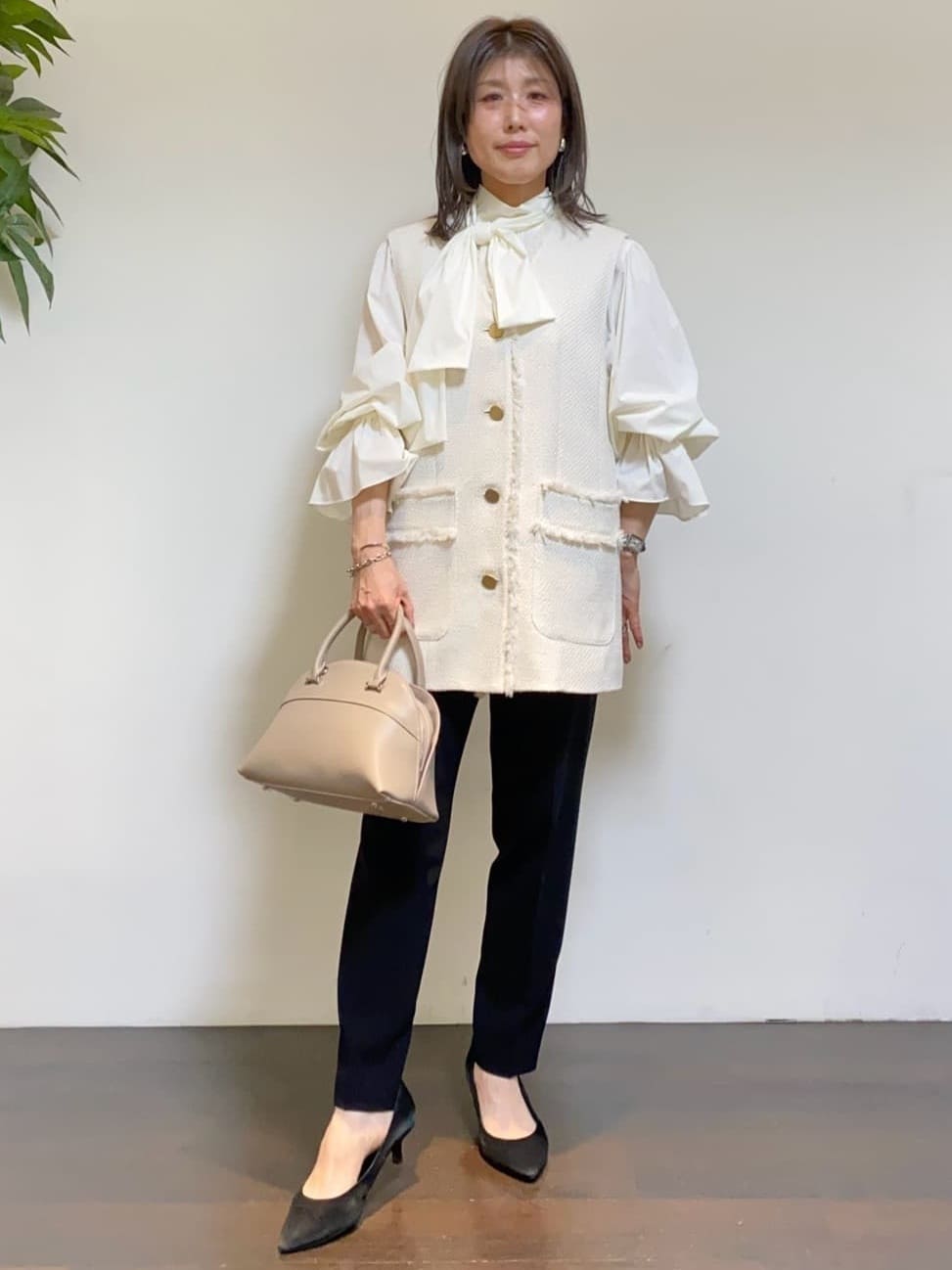 tomoさんの「UNTITLED｜【オンオフ使える】スラブツイード ジレ」を使ったコーディネート