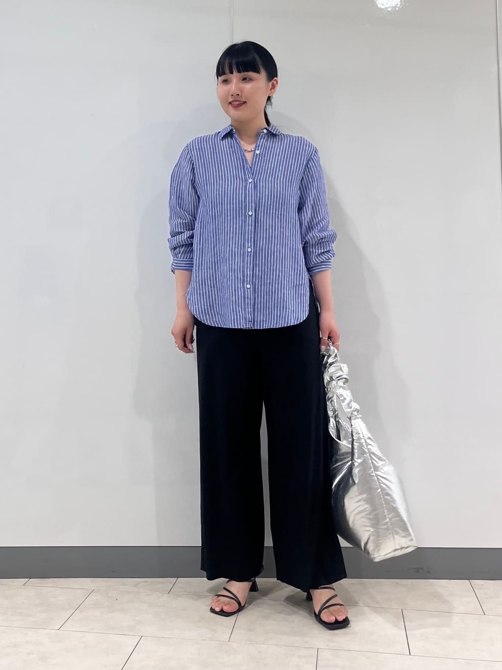 hasuさんの「INDIVI｜【接触冷感／2WAY】カシュクールリネンシャツ」を使ったコーディネート