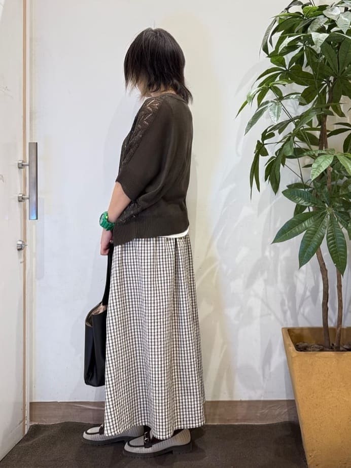 misakiさんの「SHOO･LA･RUE｜【2点セット/洗濯機可/S-LL】透かし編みで涼やか 大人のドルマンニット」を使ったコーディネート