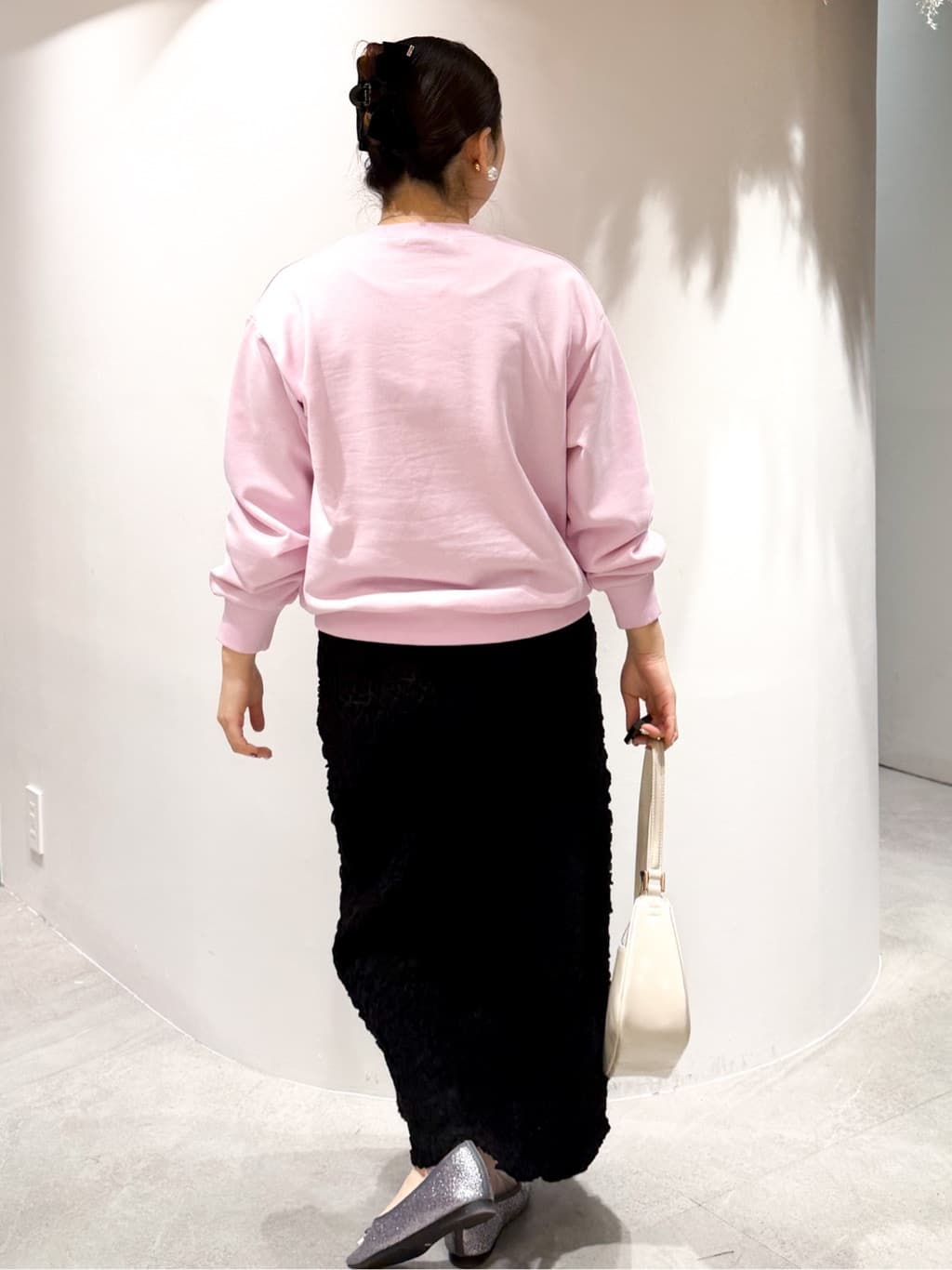 かりんさんの「OPAQUE.CLIP｜ロゴ刺繍裏毛トップス【洗濯機OK】」を使ったコーディネート