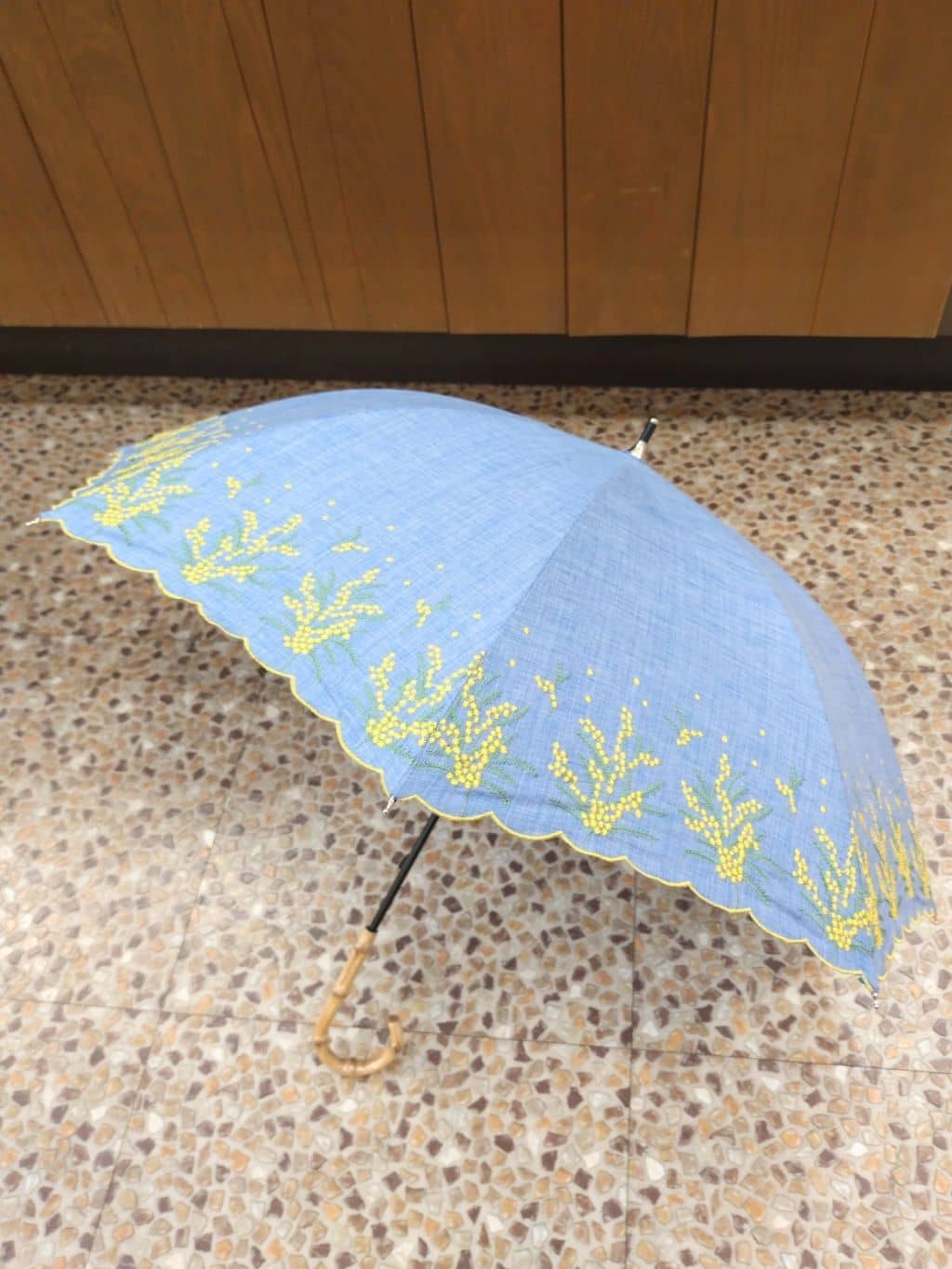 yuzuyamamaさんの「SHOO･LA･RUE｜【日傘/晴雨兼用】【because】ミモザ刺繍ロングアンブレラ」を使ったコーディネート