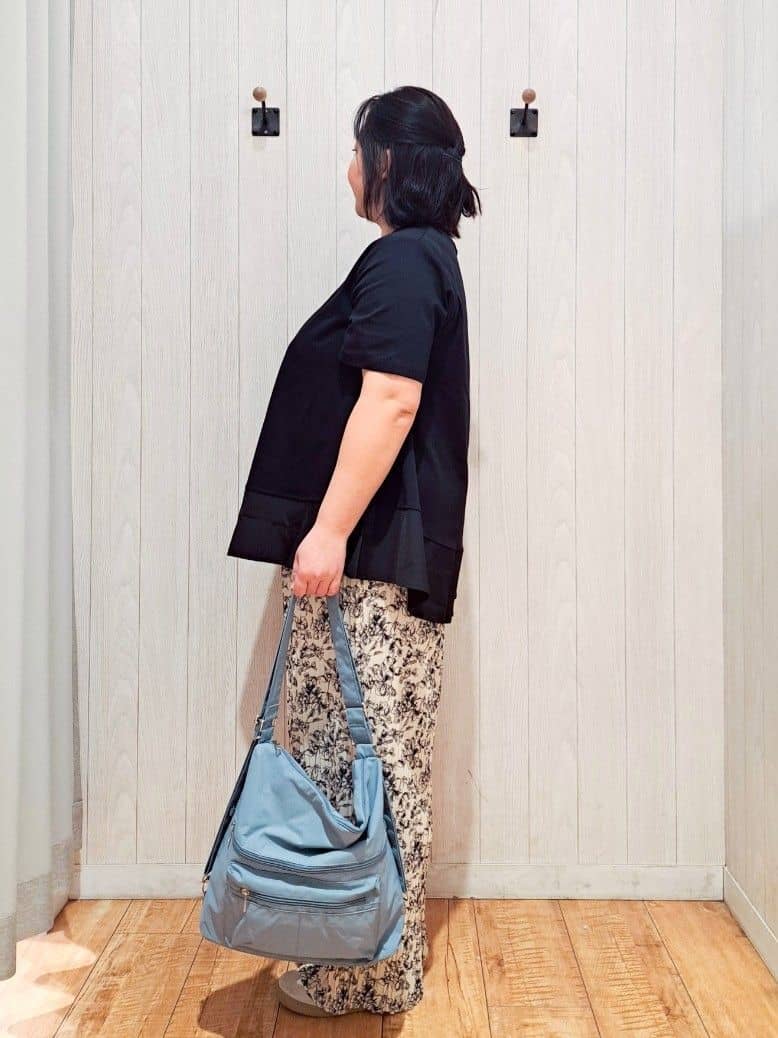 kotomiさんの「SHOO･LA･RUE｜【UV/抗菌防臭/洗濯機可】体型カバーも叶う 裾切り替えAライントップス」を使ったコーディネート