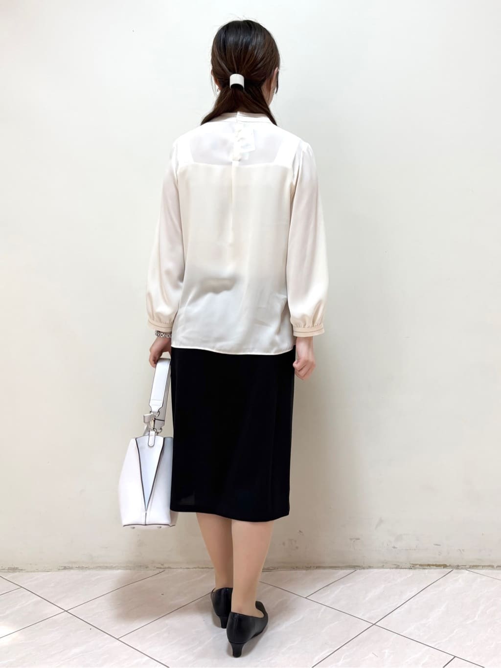 mikiさんの「Reflect｜タックスタンドカラーブラウス」を使ったコーディネート