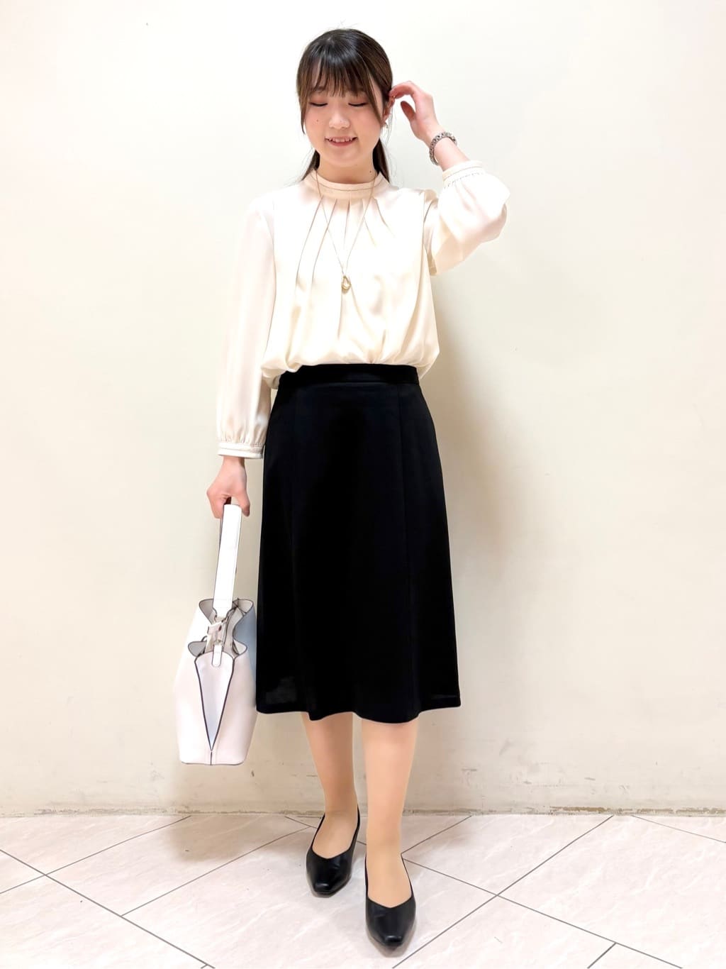 mikiさんの「Reflect｜タックスタンドカラーブラウス」を使ったコーディネート