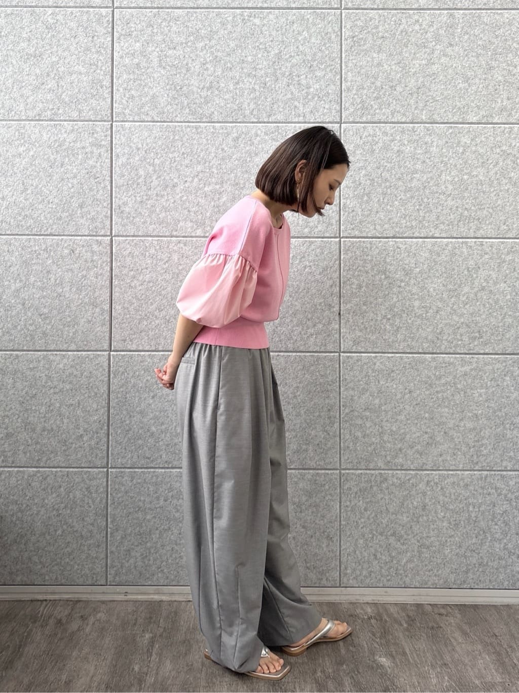 ayanoさんの「INDIVI｜ドッキングパフスリーブニット」を使ったコーディネート