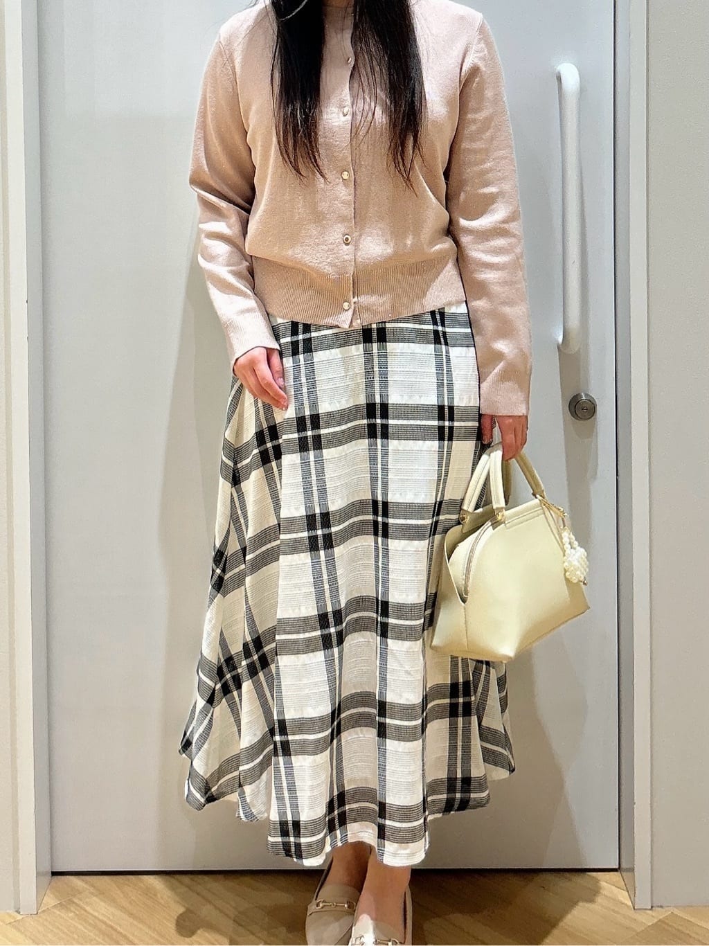 みいさんの「grove｜大人のための華やぎニットカーディガン」を使ったコーディネート