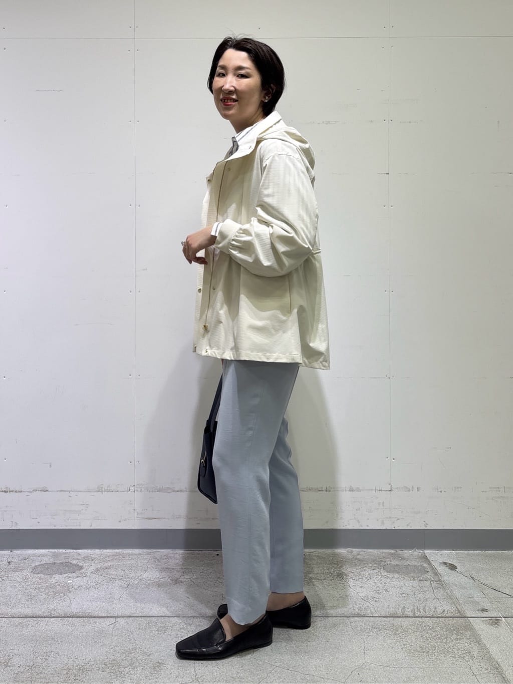 yuriさんの「INDIVI｜【洗える／UVケア／SETUP可】着る日傘テーパードパンツ」を使ったコーディネート