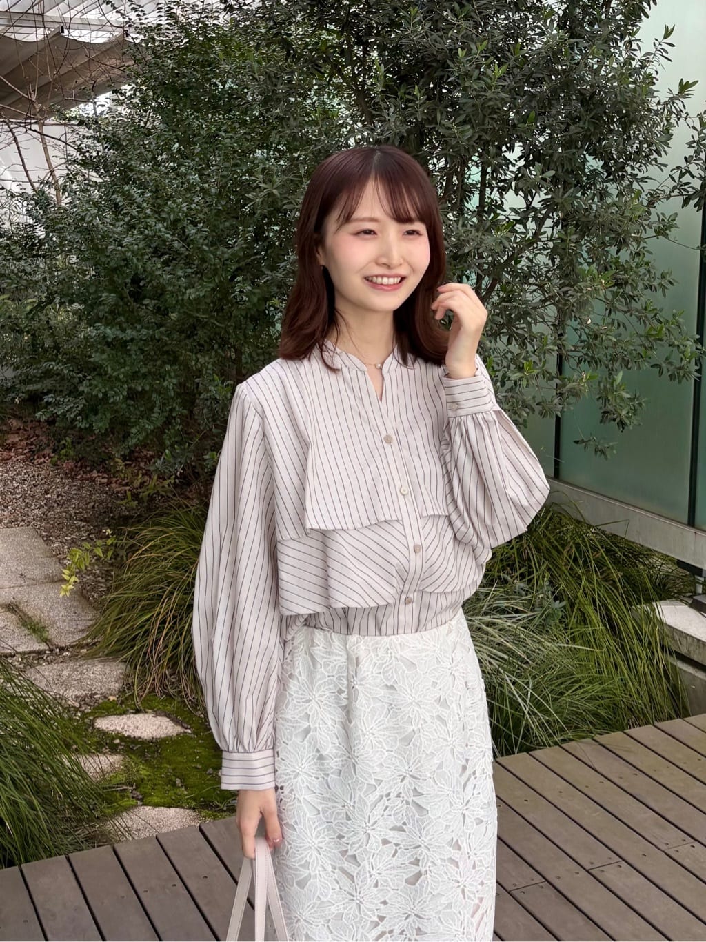 みさかさんの「index｜フリルキーネックシャツ【洗濯機OK／イージーアイロン／防シワ】《XS～LL／7col》」を使ったコーディネート