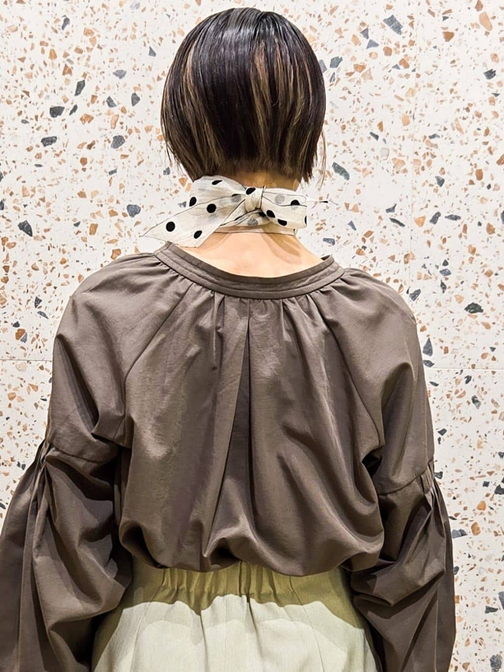yoshimiさんの「OPAQUE.CLIP｜スキッパーボリュームスリーブブラウス【洗濯機OK】」を使ったコーディネート