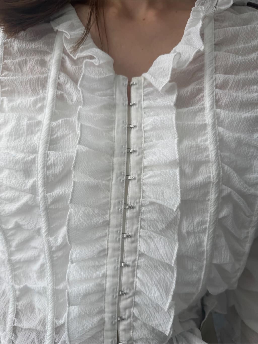 designer yukaさんの「CODE A｜dobby ruffle blouse」を使ったコーディネート