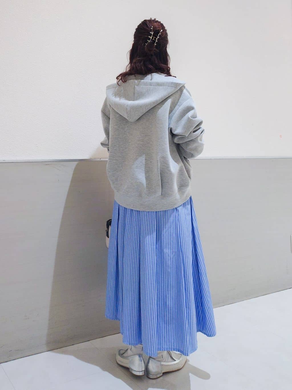 maruさんの「THE SHOP TK｜ダンボールジップパーカ」を使ったコーディネート