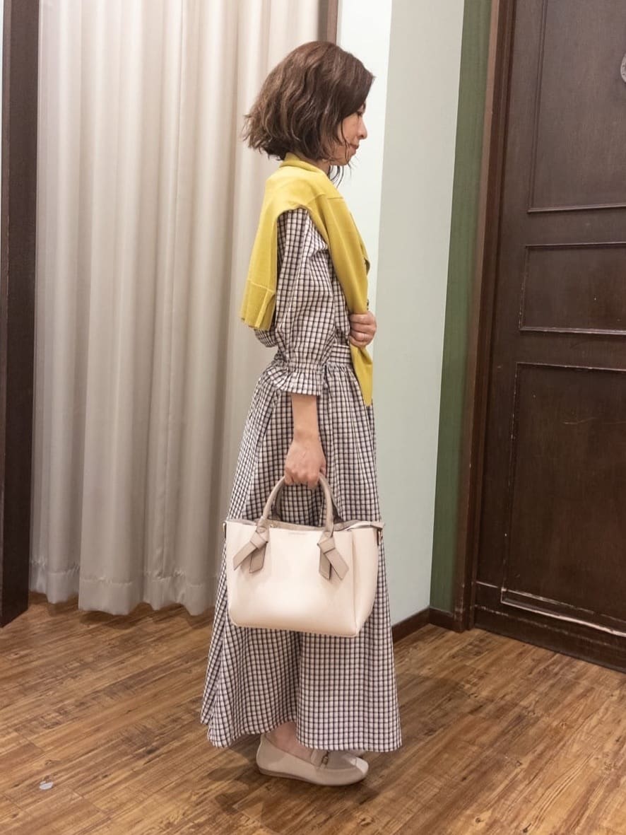 yukaさんの「SHOO･LA･RUE｜【洗濯機可/UV】さらっとしたタッチが心地よい ショート丈 Vネックカーディガン」を使ったコーディネート