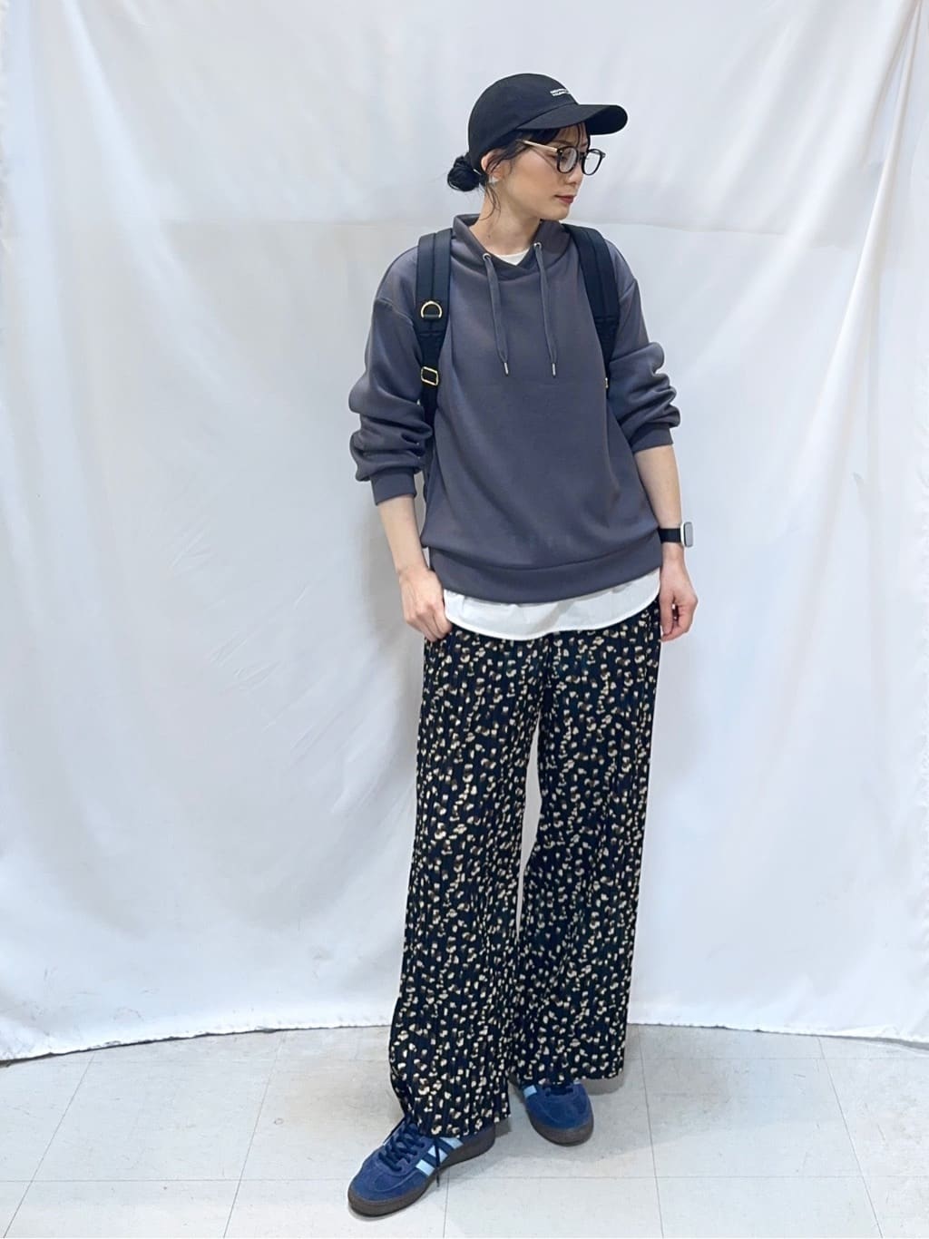 𝐇𝐢𝐫𝐨𝐦𝐢さんの「SHOO･LA･RUE｜もちさらなめらかタッチ 大人が楽を叶える、パーカ風トップス」を使ったコーディネート