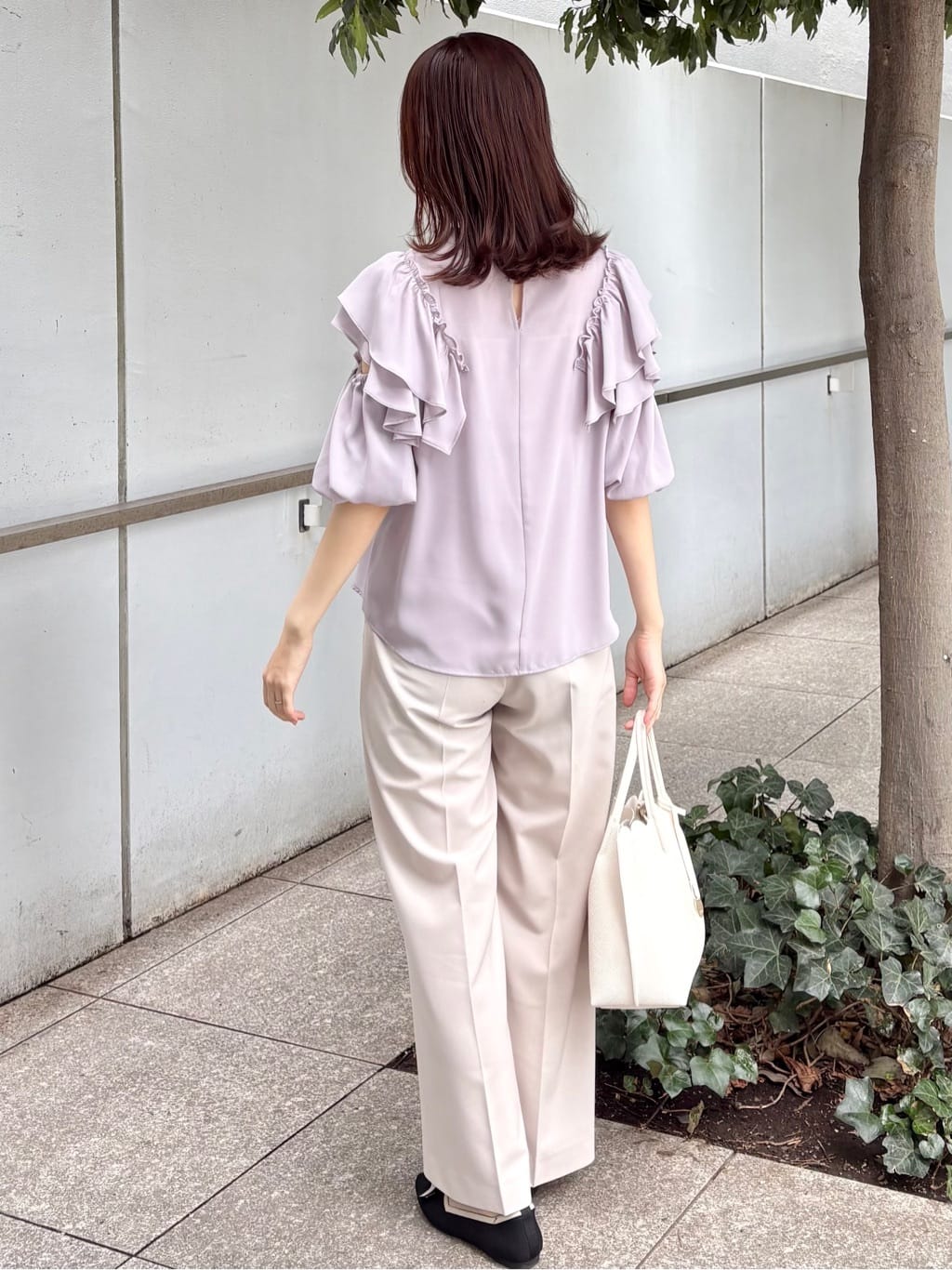 みさかさんの「index｜フリルスリットバルーンスリーブブラウス【洗濯機OK/イージーアイロン/防シワ】」を使ったコーディネート
