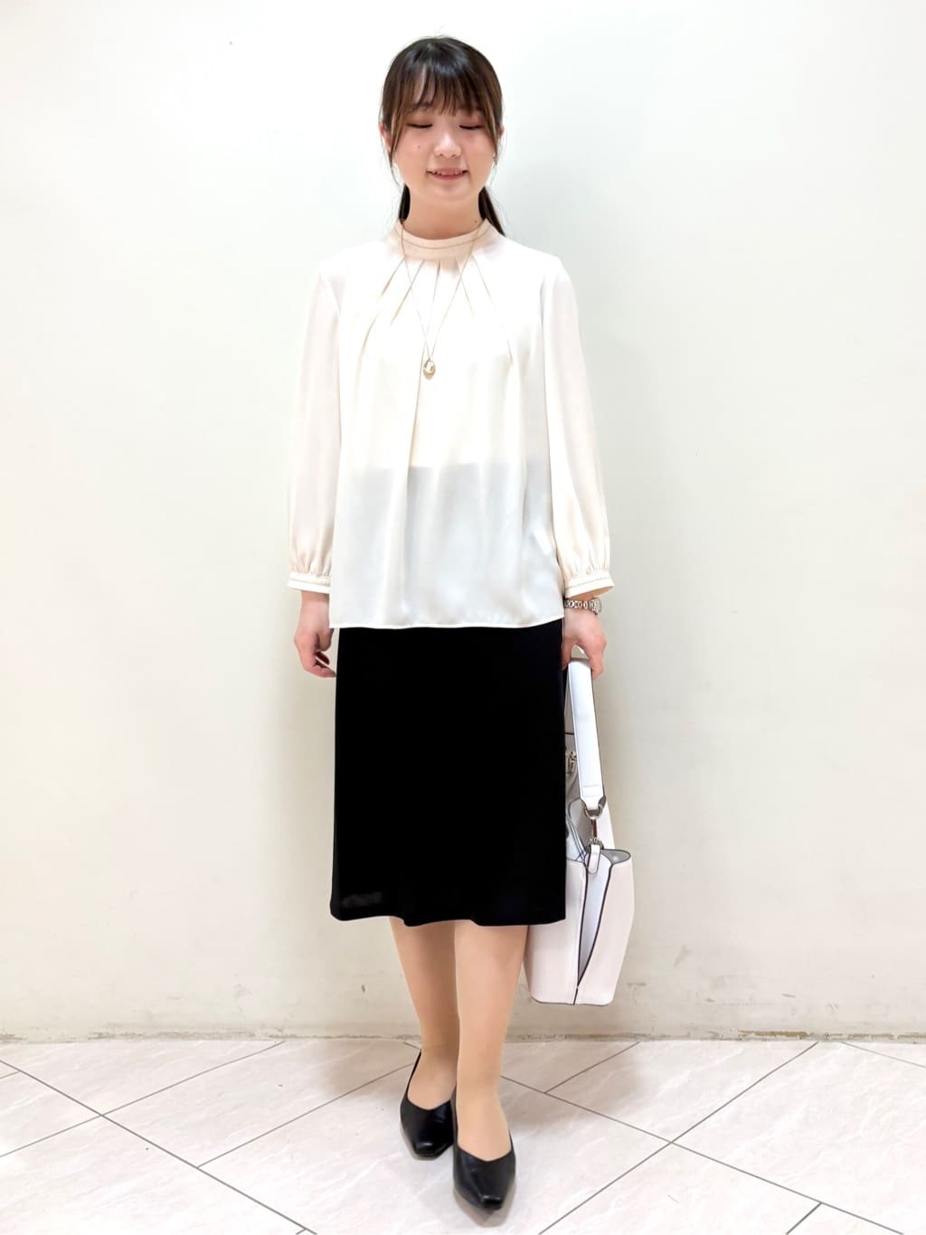 mikiさんの「Reflect｜タックスタンドカラーブラウス」を使ったコーディネート