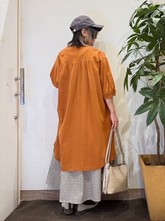 misakiさんの「SHOO･LA･RUE｜【洗濯機可/S-LL】1枚でも羽織でも キーネックシャツワンピース」を使ったコーディネート