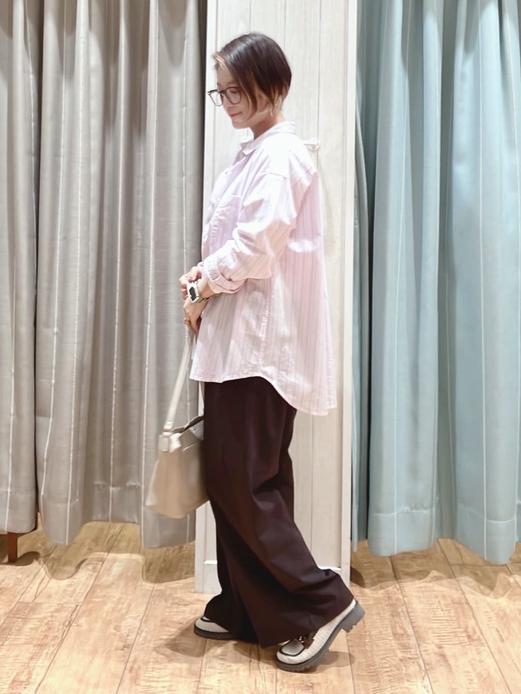 aaamiさんの「SHOO･LA･RUE｜【UV/抗菌防臭/洗濯機可】小さめロゴの大人スムースロンT」を使ったコーディネート