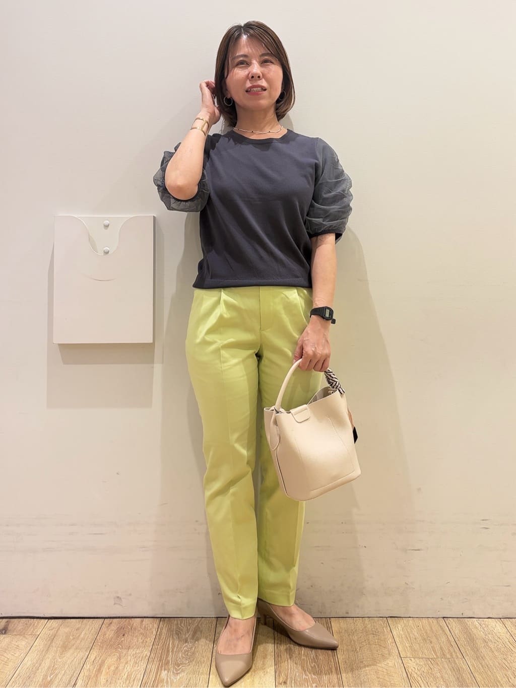 YUKOさんの「index｜ギャザーチュールスリーブニット【洗濯機OK／抗ピル】」を使ったコーディネート