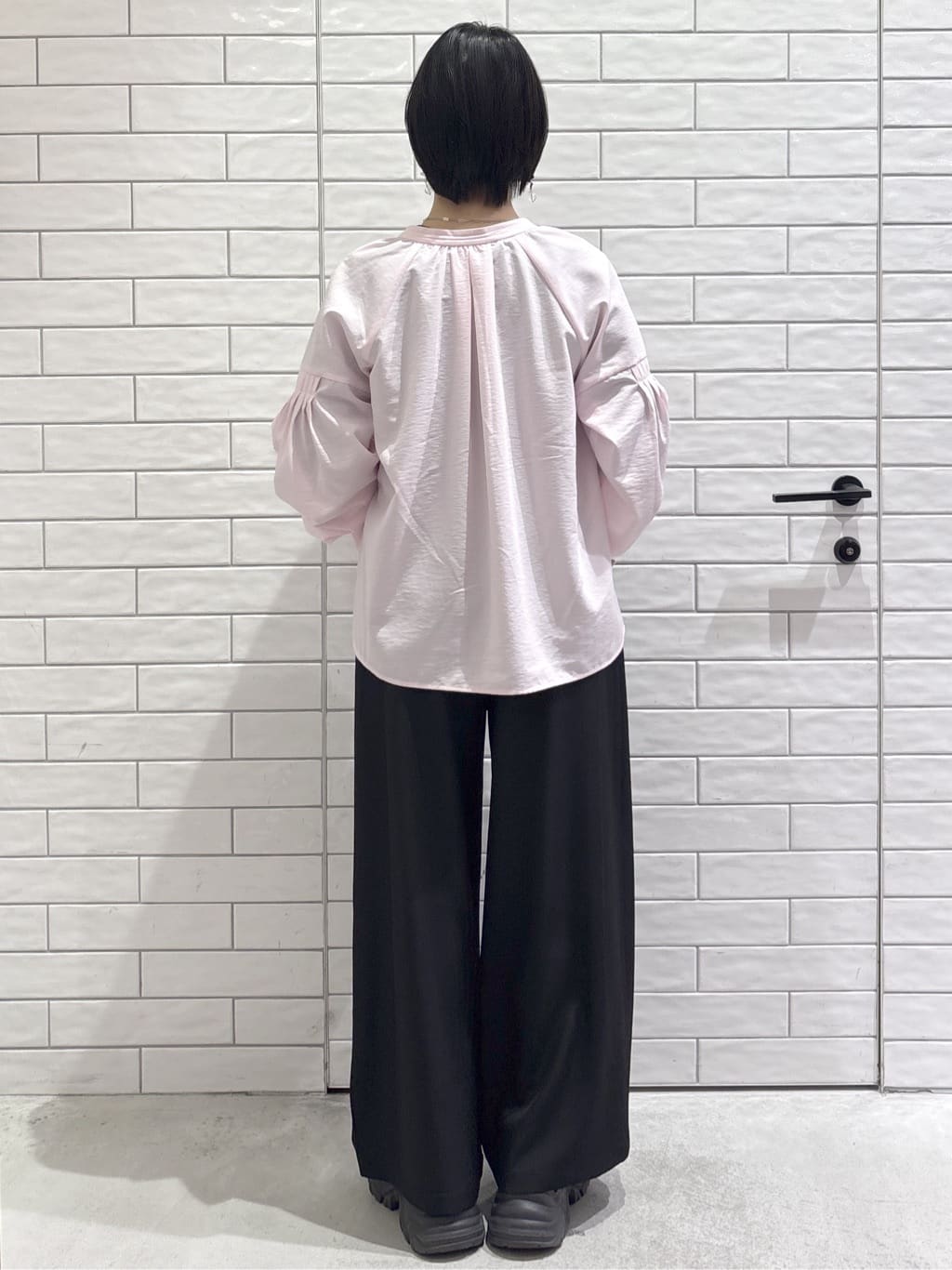 ayumiさんの「OPAQUE.CLIP｜スキッパーボリュームスリーブブラウス【洗濯機OK】」を使ったコーディネート